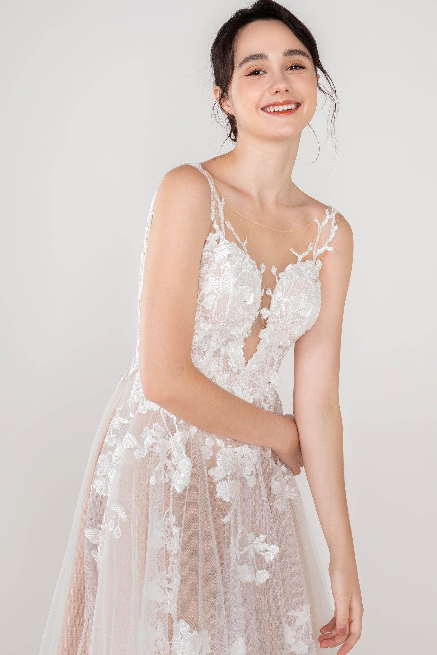 A-Line Sweep-Brush Train Tulle Lace Wedding Dress CW2534 - COCOMELODY