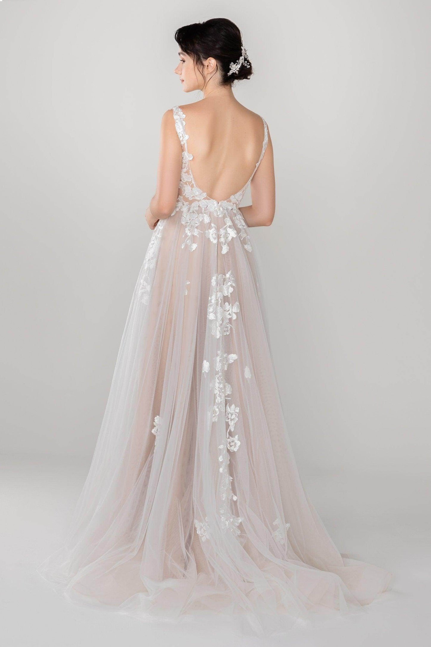 A-Line Sweep-Brush Train Tulle Lace Wedding Dress CW2534 - COCOMELODY