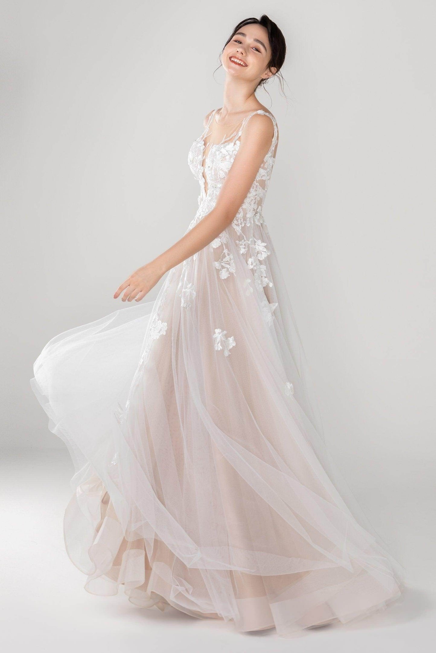 A-Line Sweep-Brush Train Tulle Lace Wedding Dress CW2534 - COCOMELODY
