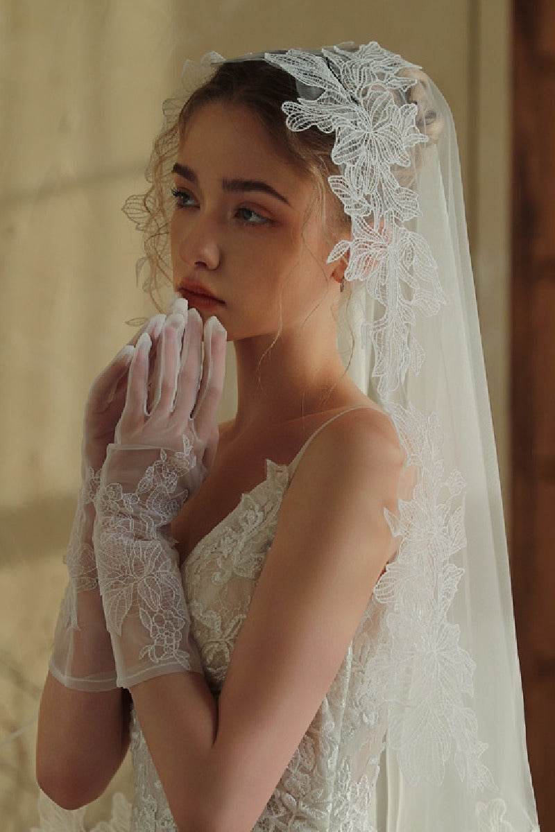 One-tier Lace Edge Tulle Lace Cathedral Veils with Appliques 888802558270 - COCOMELODY