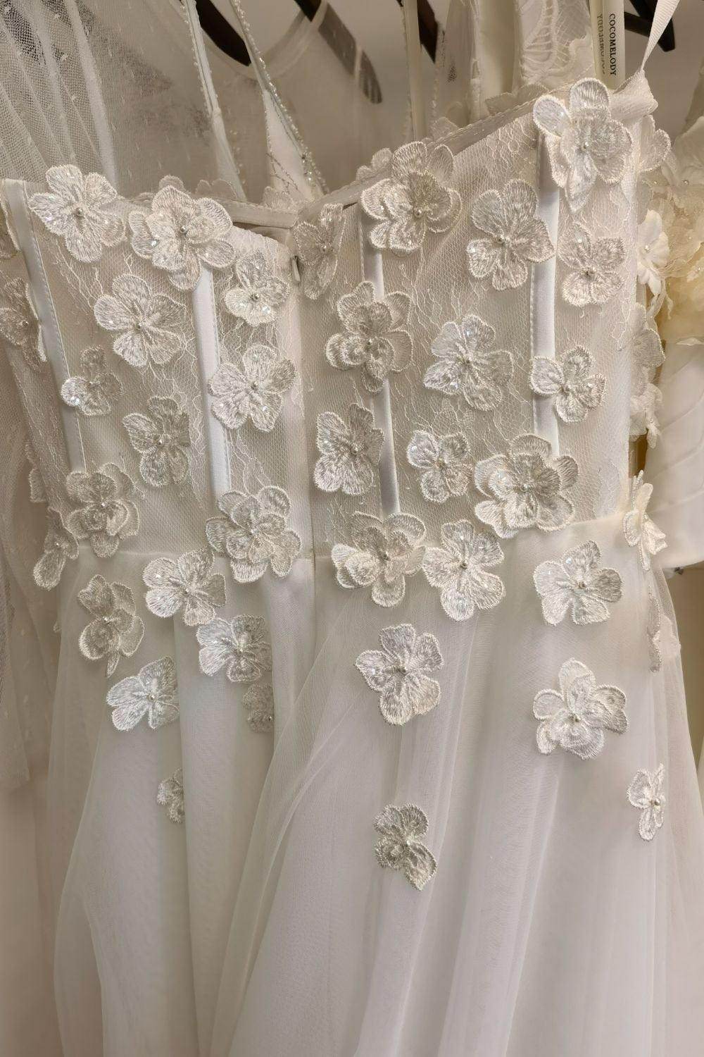 A-Line Sweep-Brush Train Lace Tulle Wedding Dress CW3117 - COCOMELODY