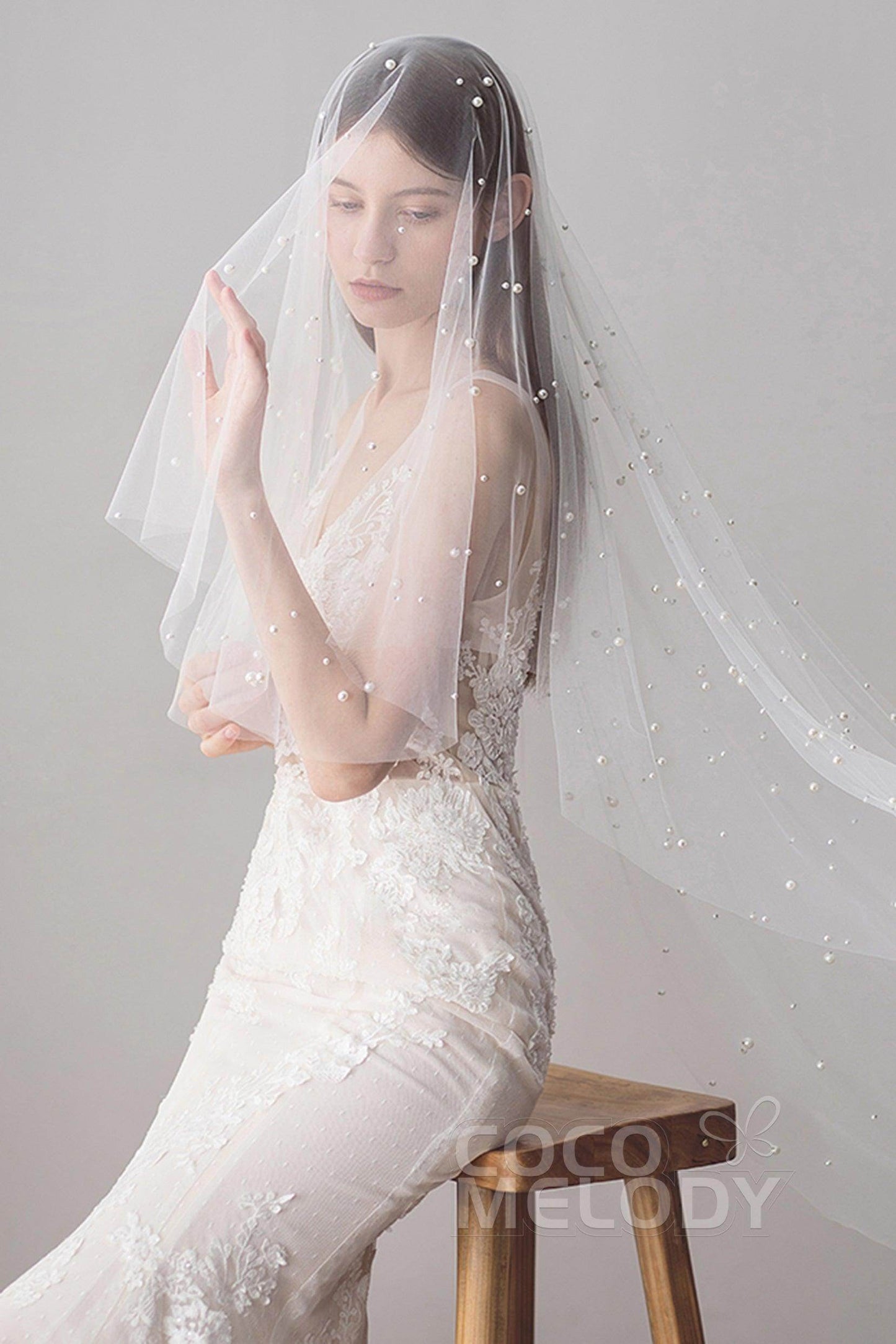 Classic One-tier Cut Edge Hip Veils with Pearls AV18023 - COCOMELODY