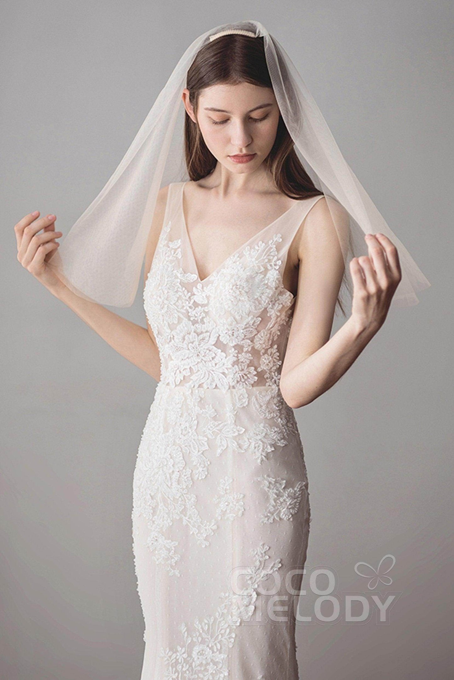 Elegant Two-tier Cut Edge Tulle Elbow Veils AV18035 - COCOMELODY