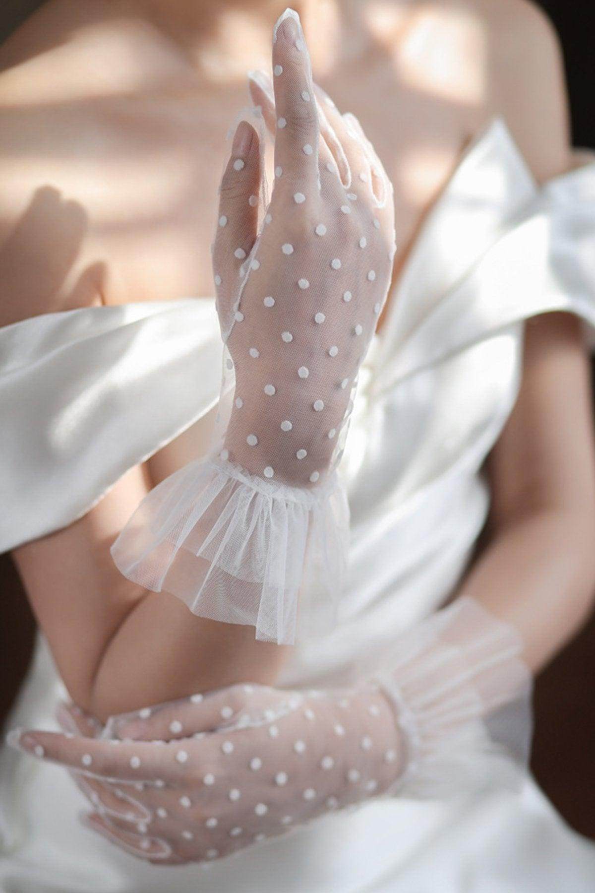 Fingertips Wrist Length Tulle Wedding Gloves CD0104 - COCOMELODY
