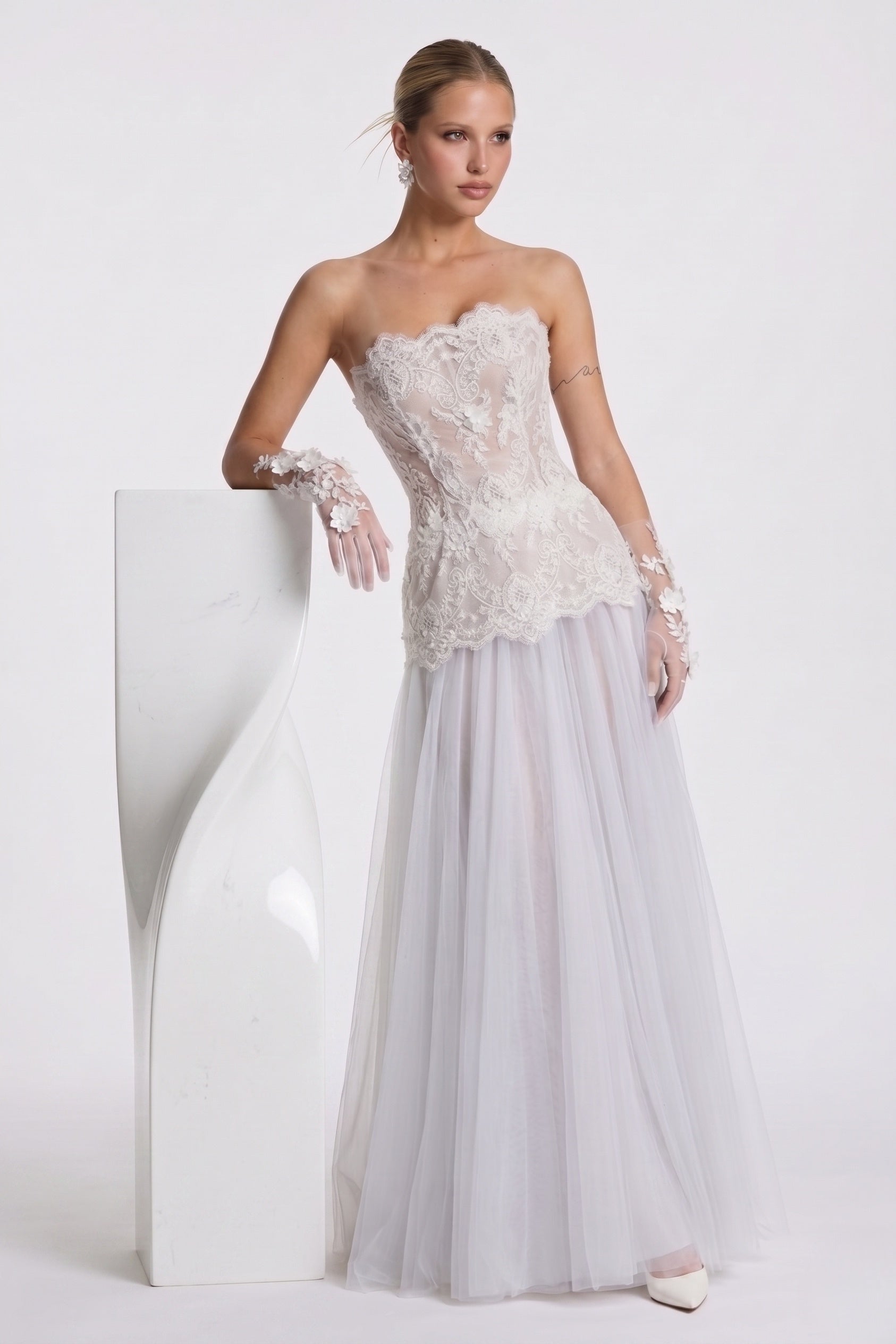 A-Line Maxi Lace Tulle Formal Wedding Guest Dress Strapless Evening Gown COCOMELODY CG0326 A-Line Maxi Lace Tulle Formal Wedding Guest Dress Strapless Evening Gown COCOMELODY CG0326