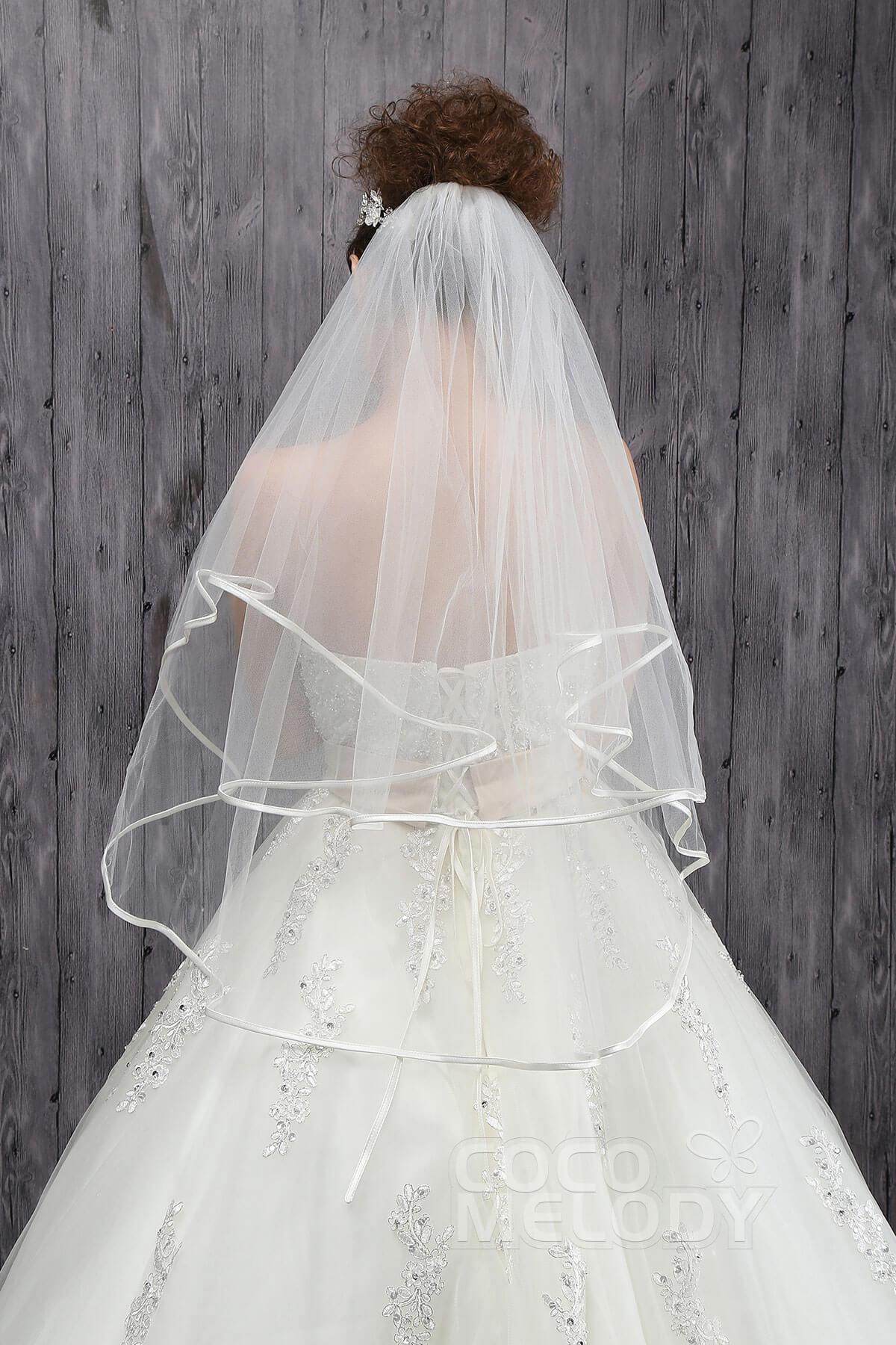 COCOMELODY Classic Two-tier Ribbon Edge Tulle Hip Veils CV0015004