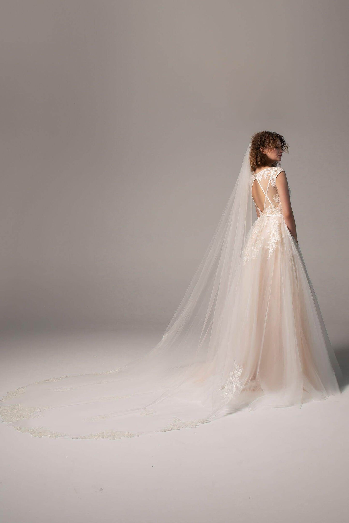 One-tier Lace Edge Tulle Cathedral Veils CV0226 - COCOMELODY