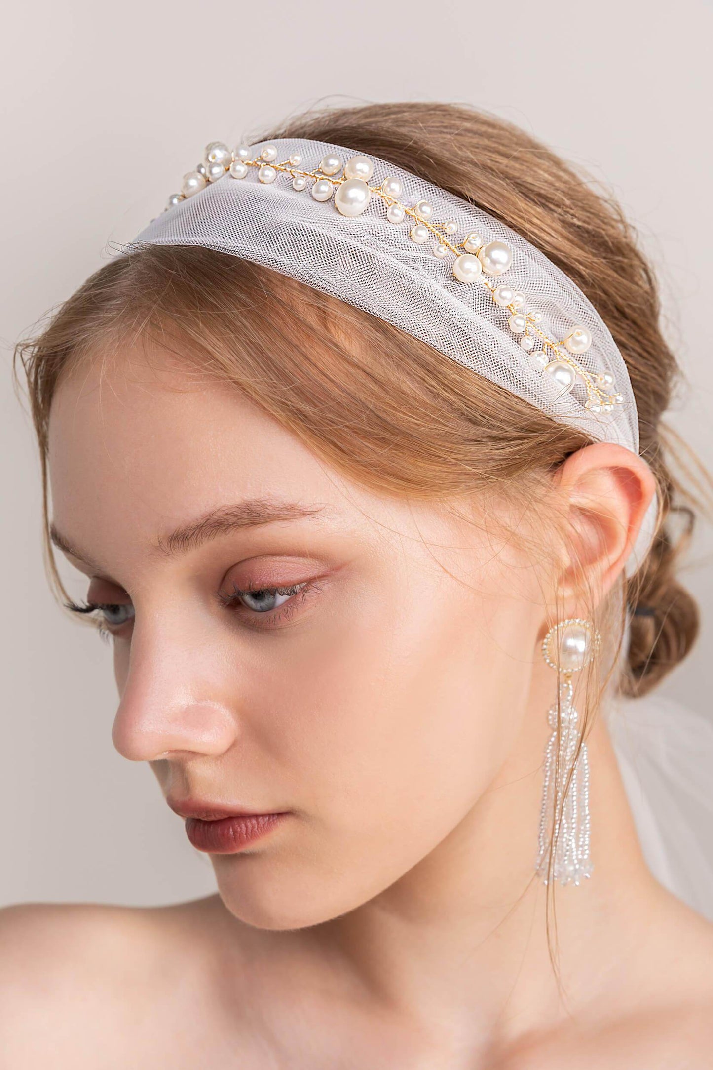 One-tier Cut Edge Tulle Shoulder Veils with Beading CV0253 - COCOMELODY