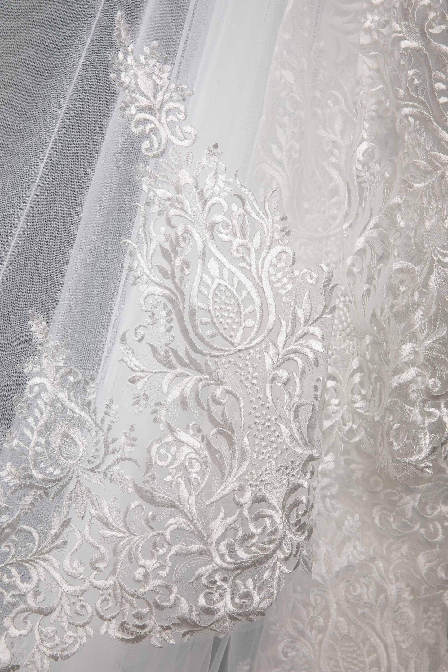One-tier Lace Edge Tulle Lace Cathedral Veils with Appliques CV0285 - COCOMELODY