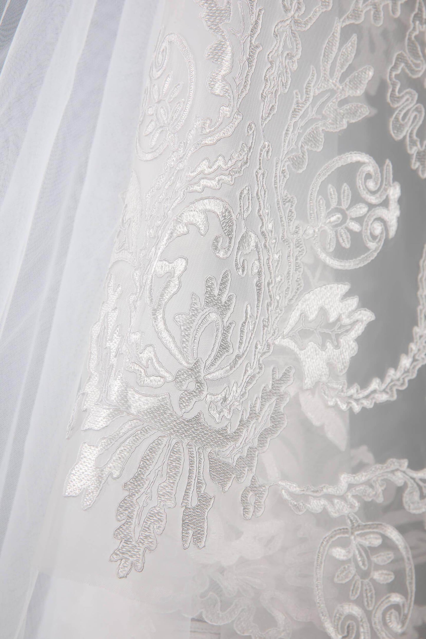 One-tier Lace Edge Tulle Lace Cathedral Veils with Appliques CV0286 - COCOMELODY
