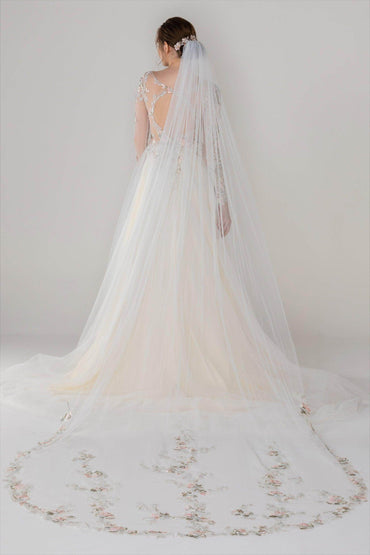 One-tier Lace Edge Tulle Chapel Veils with Appliques CV0291 - COCOMELODY