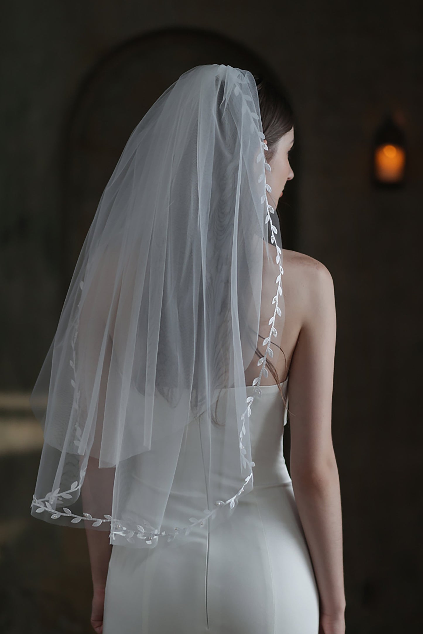 One-tier Leaves Edge Tulle Waist Veils with CV0300