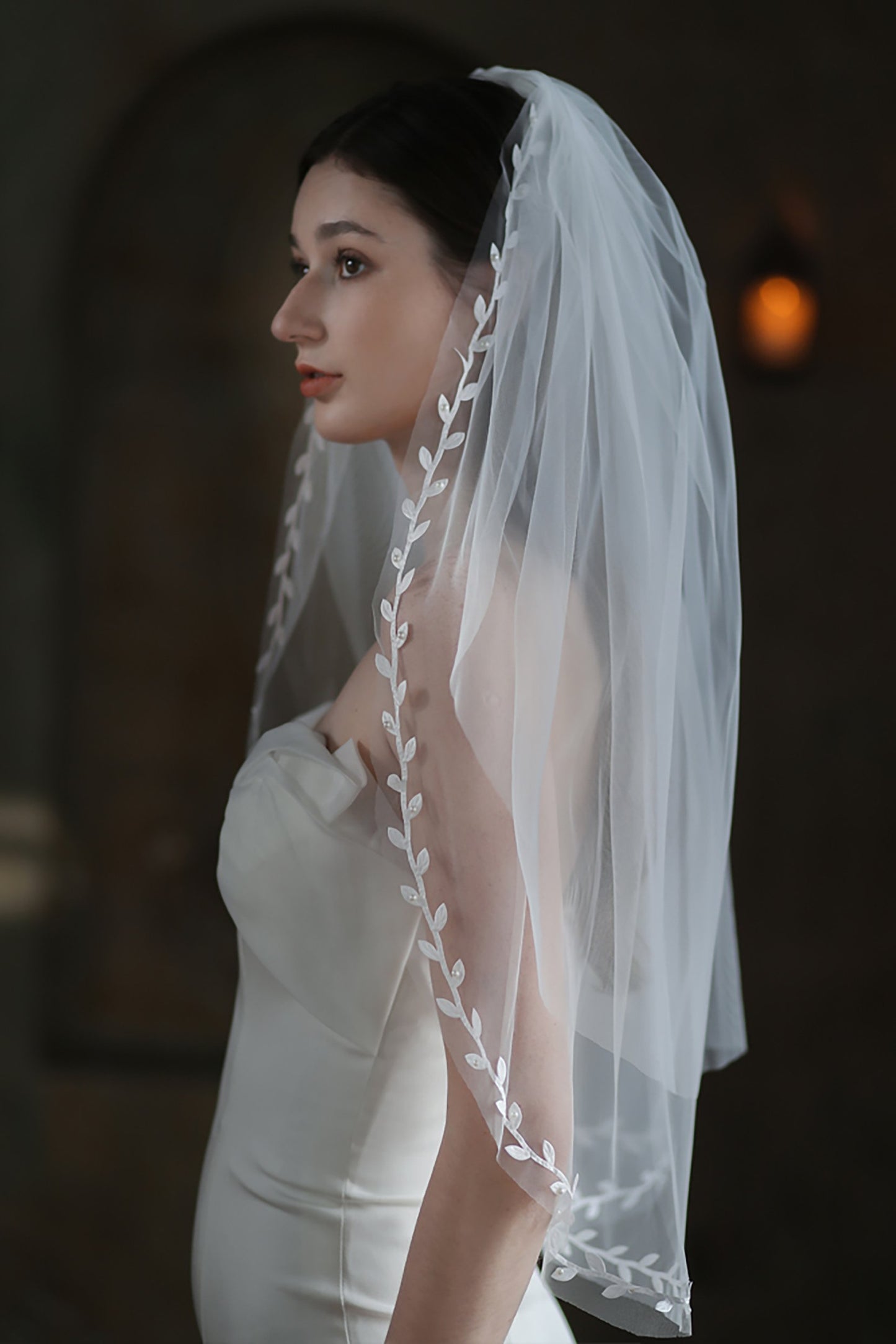 One-tier Leaves Edge Tulle Waist Veils with CV0300