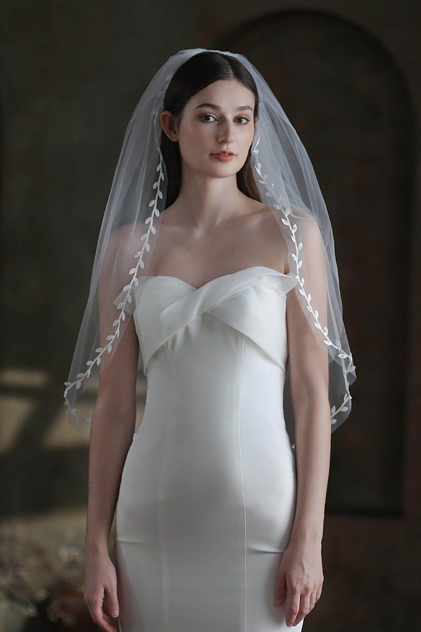 One-tier Leaves Edge Tulle Waist Veils with CV0300