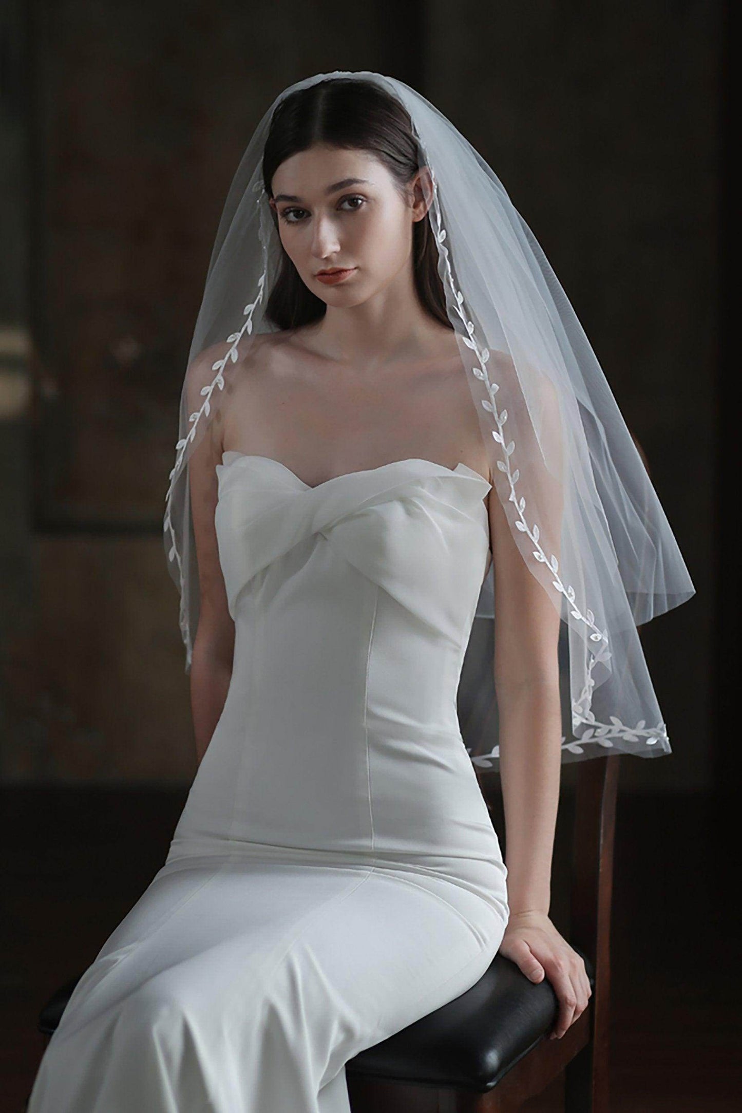 One-tier Leaves Edge Tulle Waist Veils with CV0300