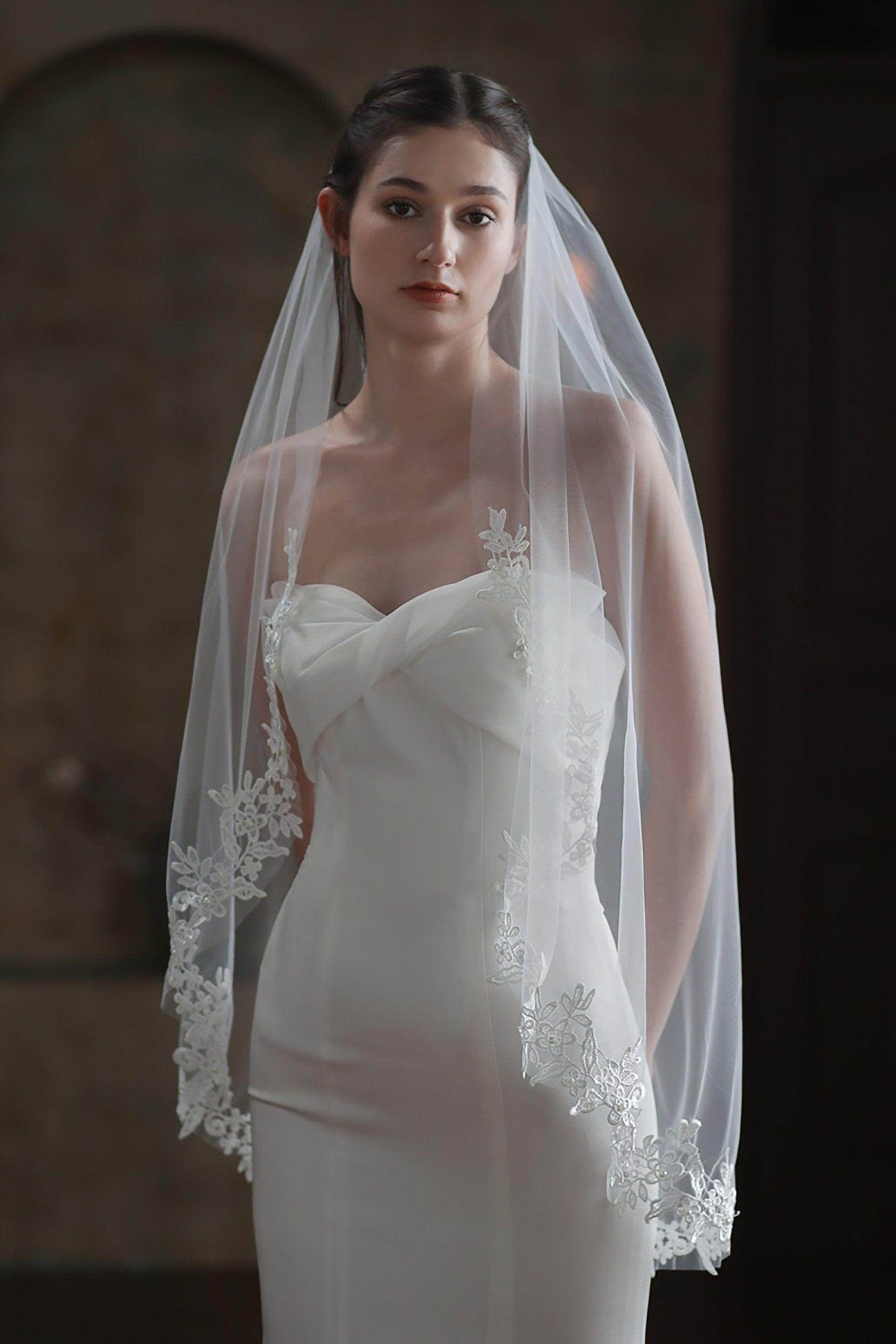One-tier Lace Edge Tulle Hip Veils with Appliques CV0302 - COCOMELODY