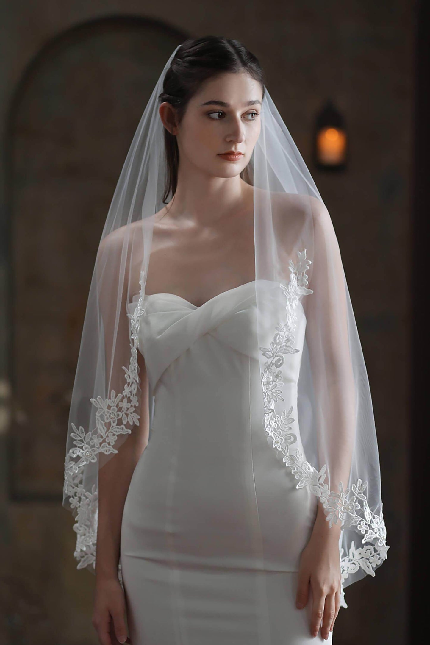 One-tier Lace Edge Tulle Hip Veils with Appliques CV0302 - COCOMELODY