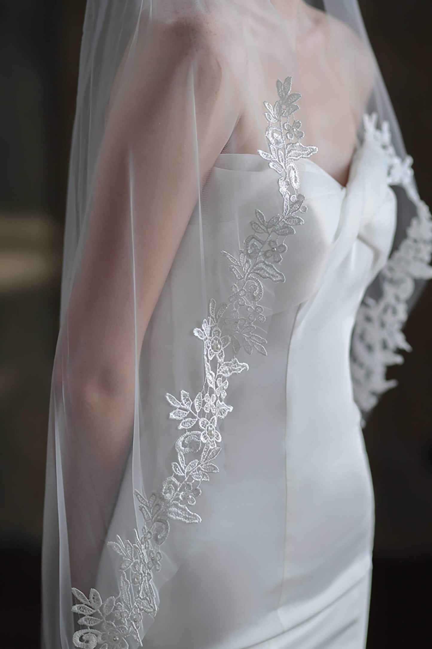 One-tier Lace Edge Tulle Hip Veils with Appliques CV0302 - COCOMELODY