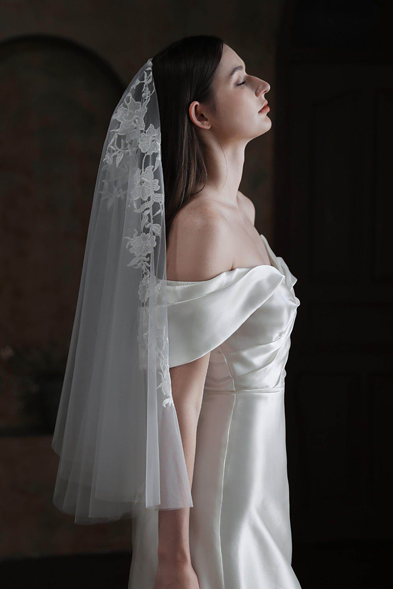 Two-tier Cut Edge Tulle Waist Veils with Appliques CV0310 - COCOMELODY