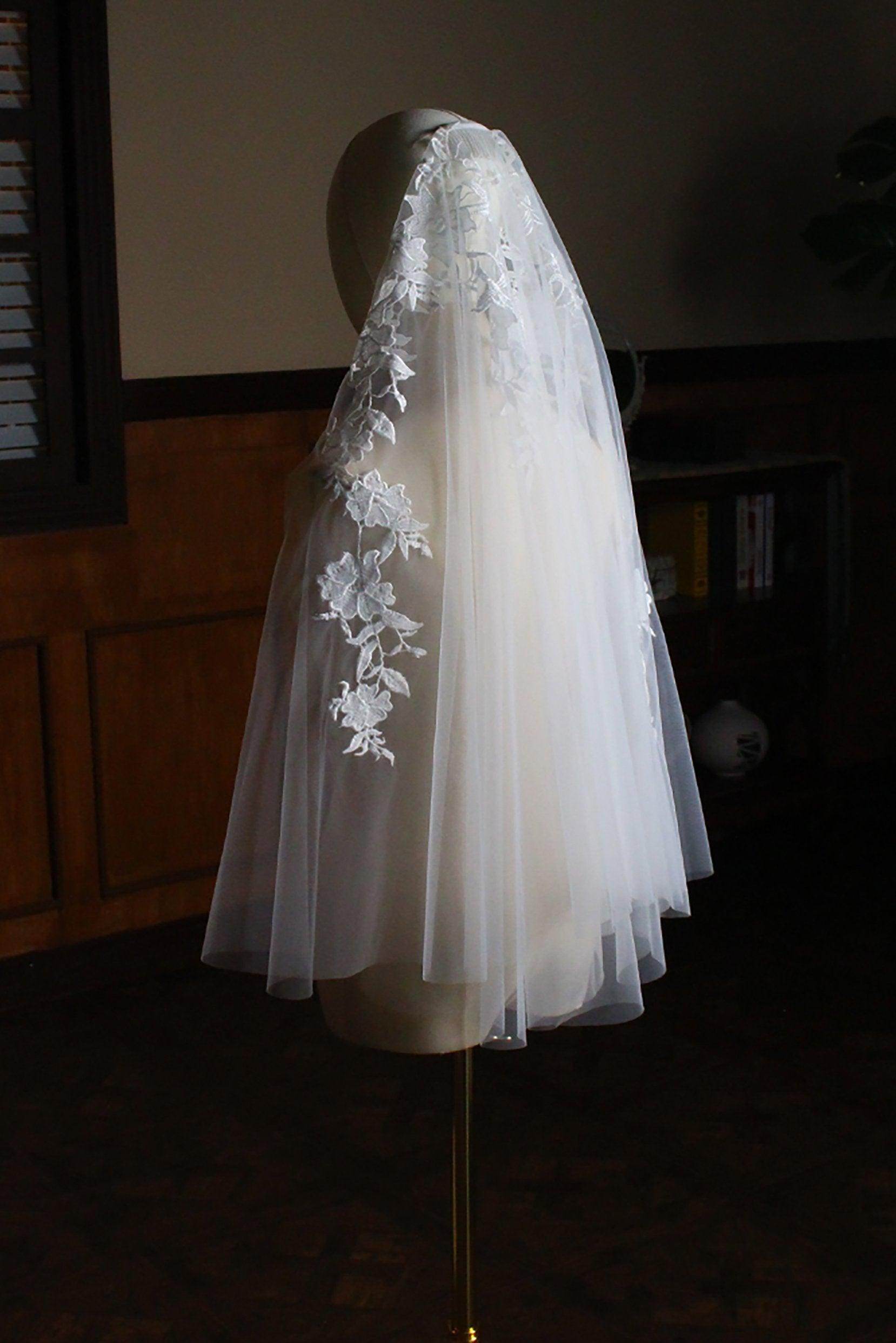 Two-tier Cut Edge Tulle Waist Veils with Appliques CV0310 - COCOMELODY