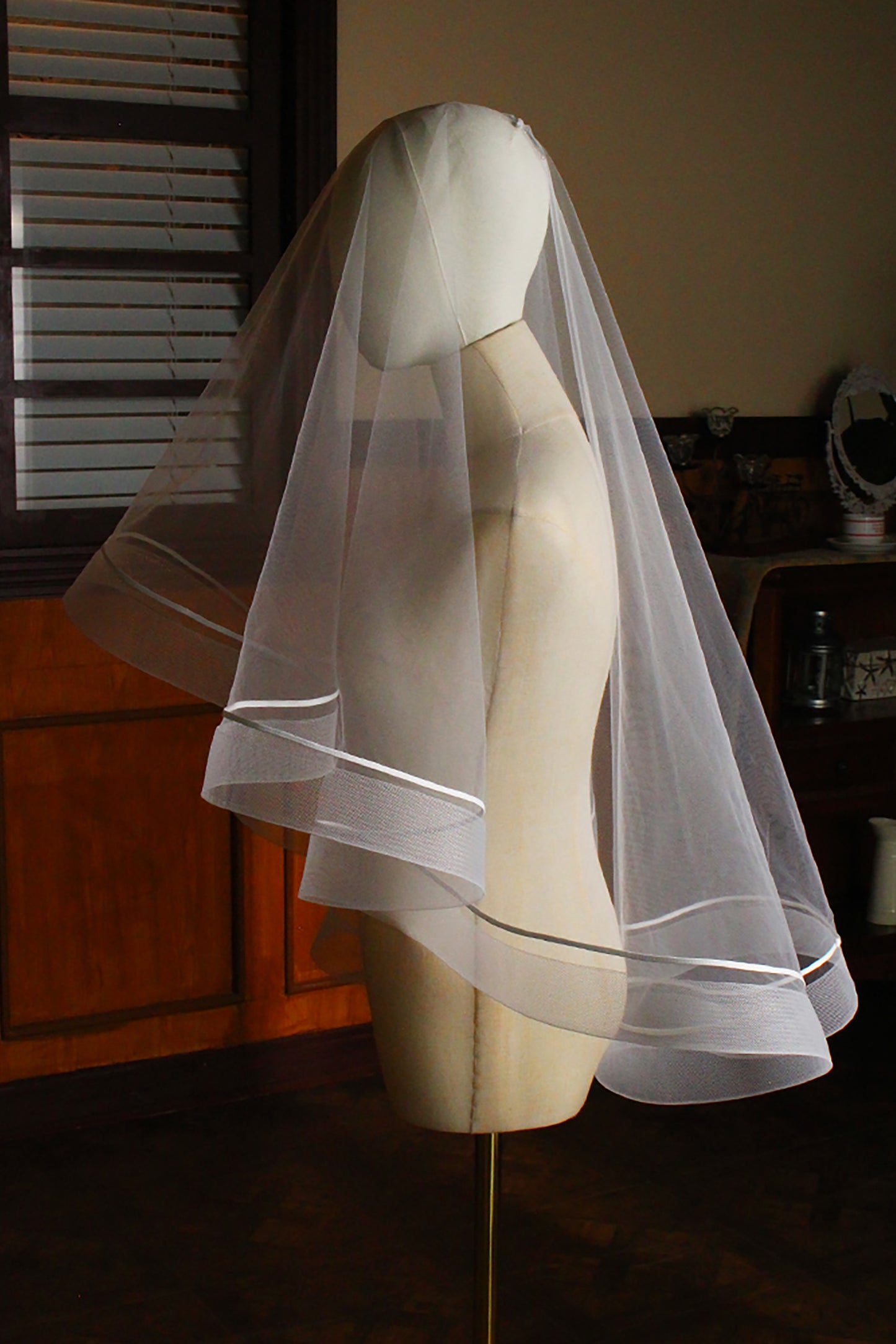 Two-tier Ribbon Edge Tulle Hip Veils with Ribbons CV0311