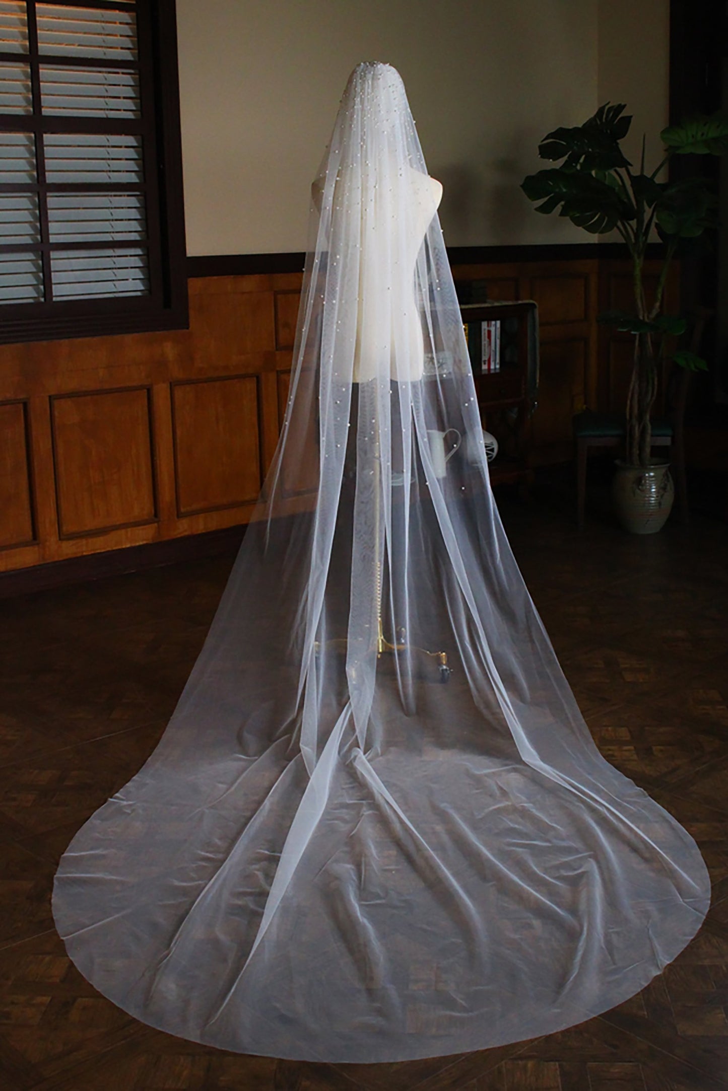 One-tier Cut Edge Tulle Chapel Veils with Pearls CV0318