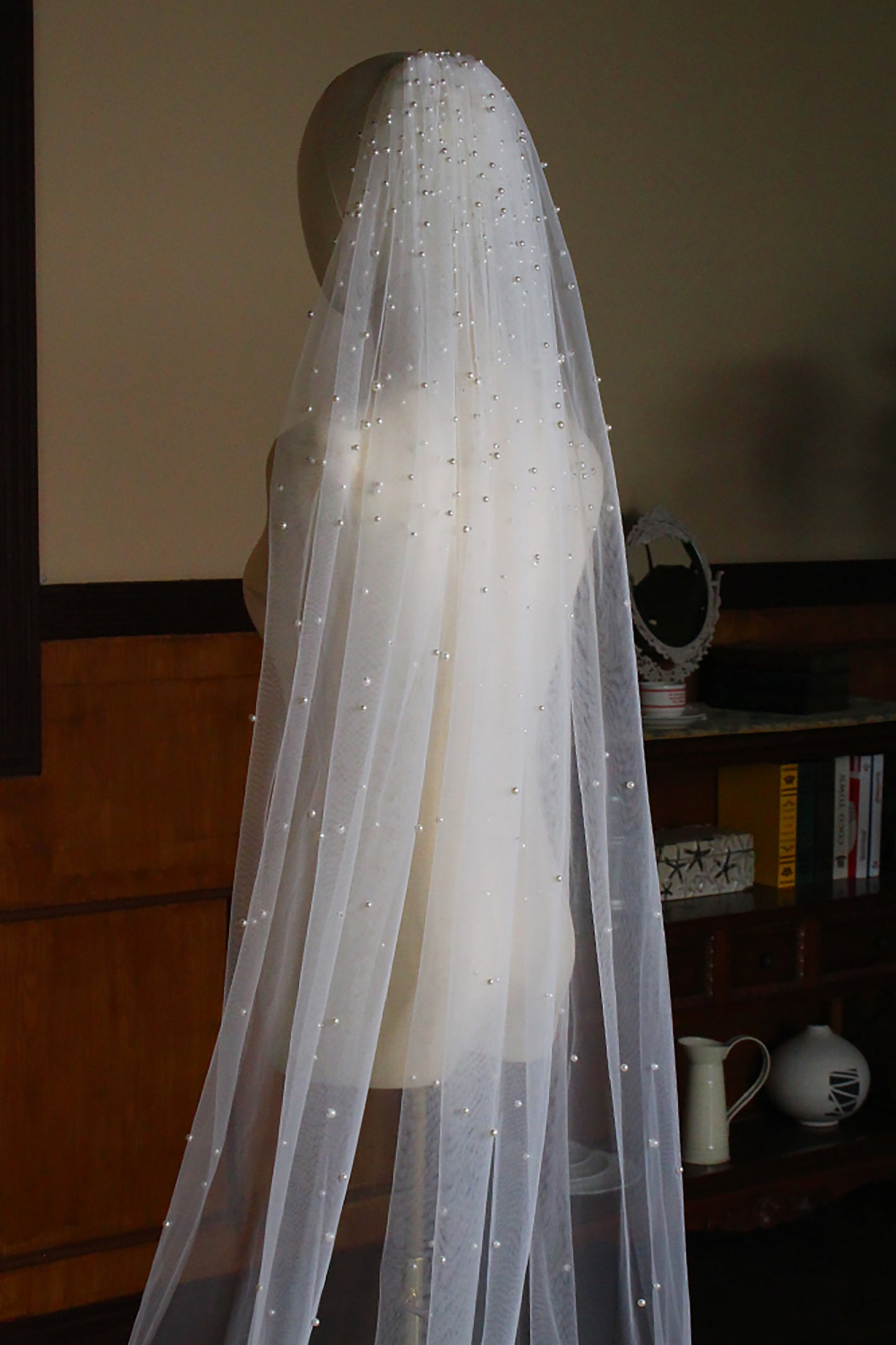 One-tier Cut Edge Tulle Chapel Veils with Pearls CV0318