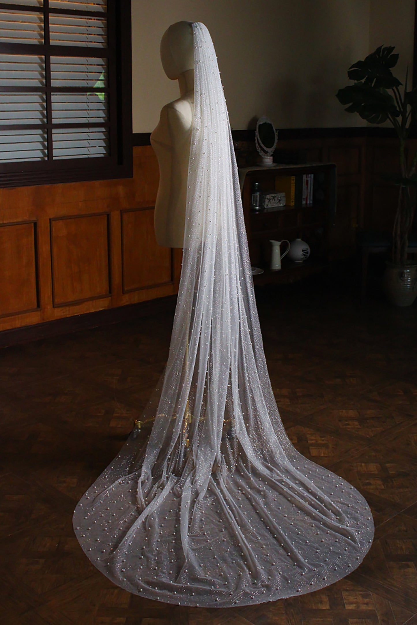 One-tier Cut Edge Tulle Chapel Veils with Pearls CV0320