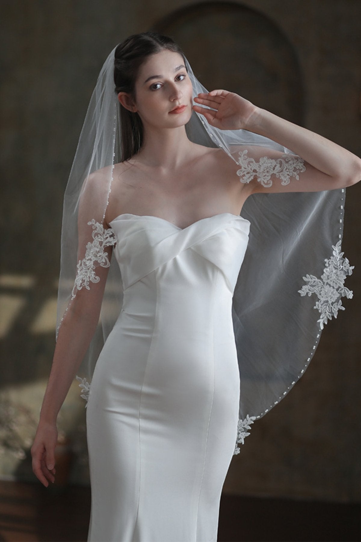 One-tier Lace Edge Tulle Lace Chapel Veils with Pearls CV0370