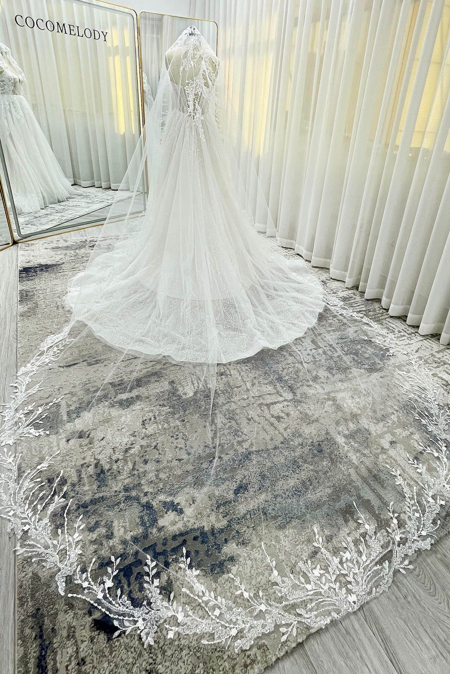 One-tier Lace Edge Tulle Chapel Veils with Appliques Beading CV0398 - COCOMELODY