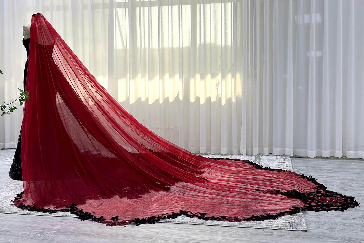 One-tier Lace Edge Tulle Cathedral Veils with Appliques CV0399 - COCOMELODY