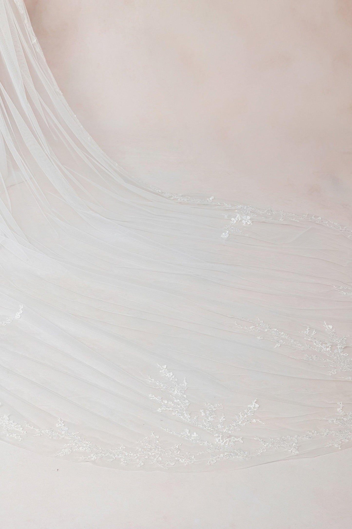 One-tier Lace Edge Tulle Chapel Veils with Appliques CV0402 - 35 Days / lvory - COCOMELODY