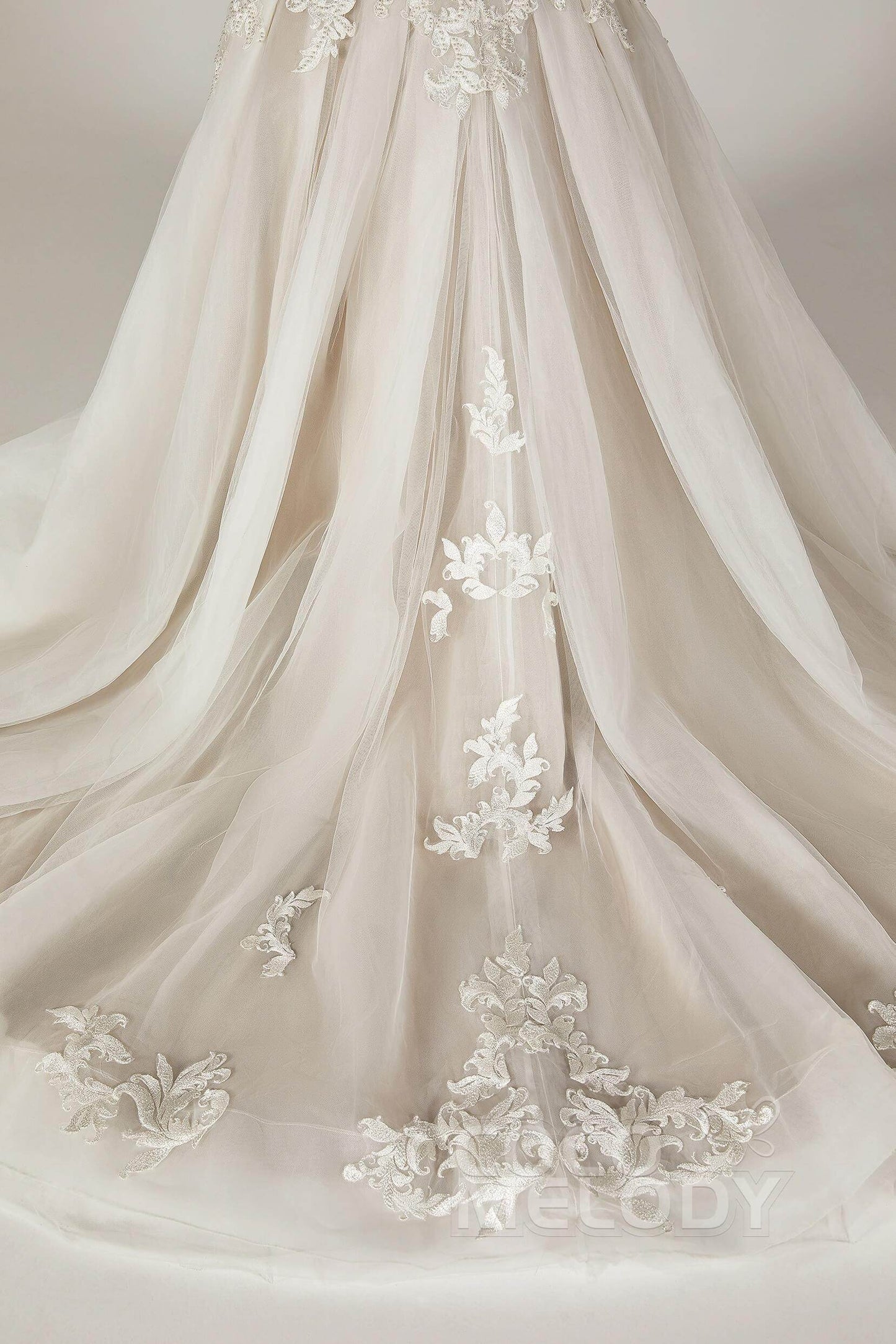 Trumpet-Mermaid Court Train Tulle Wedding Dress CW2121 - COCOMELODY