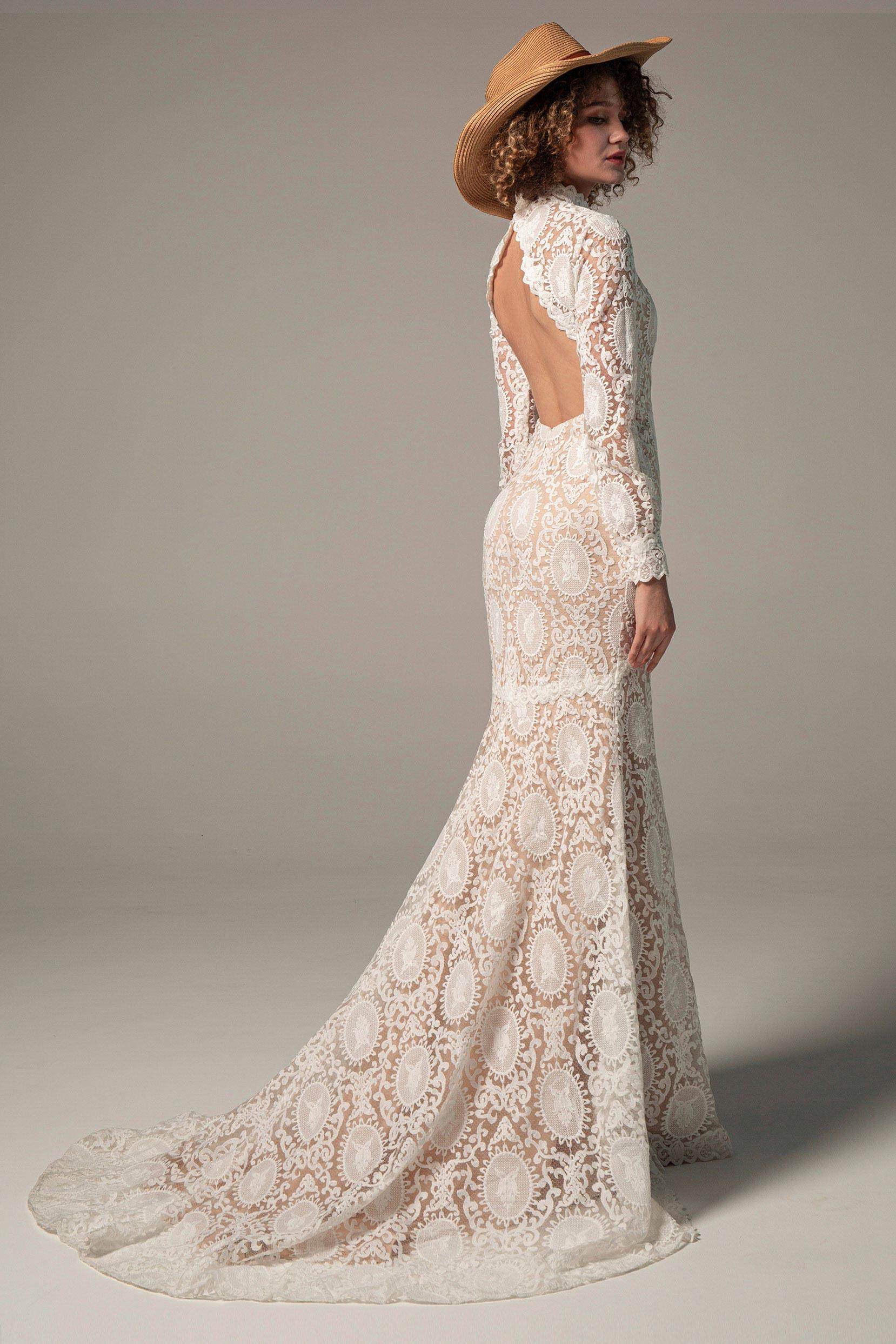 Trumpet-Mermaid Court Train Lace Wedding Dress CW2222 - COCOMELODY