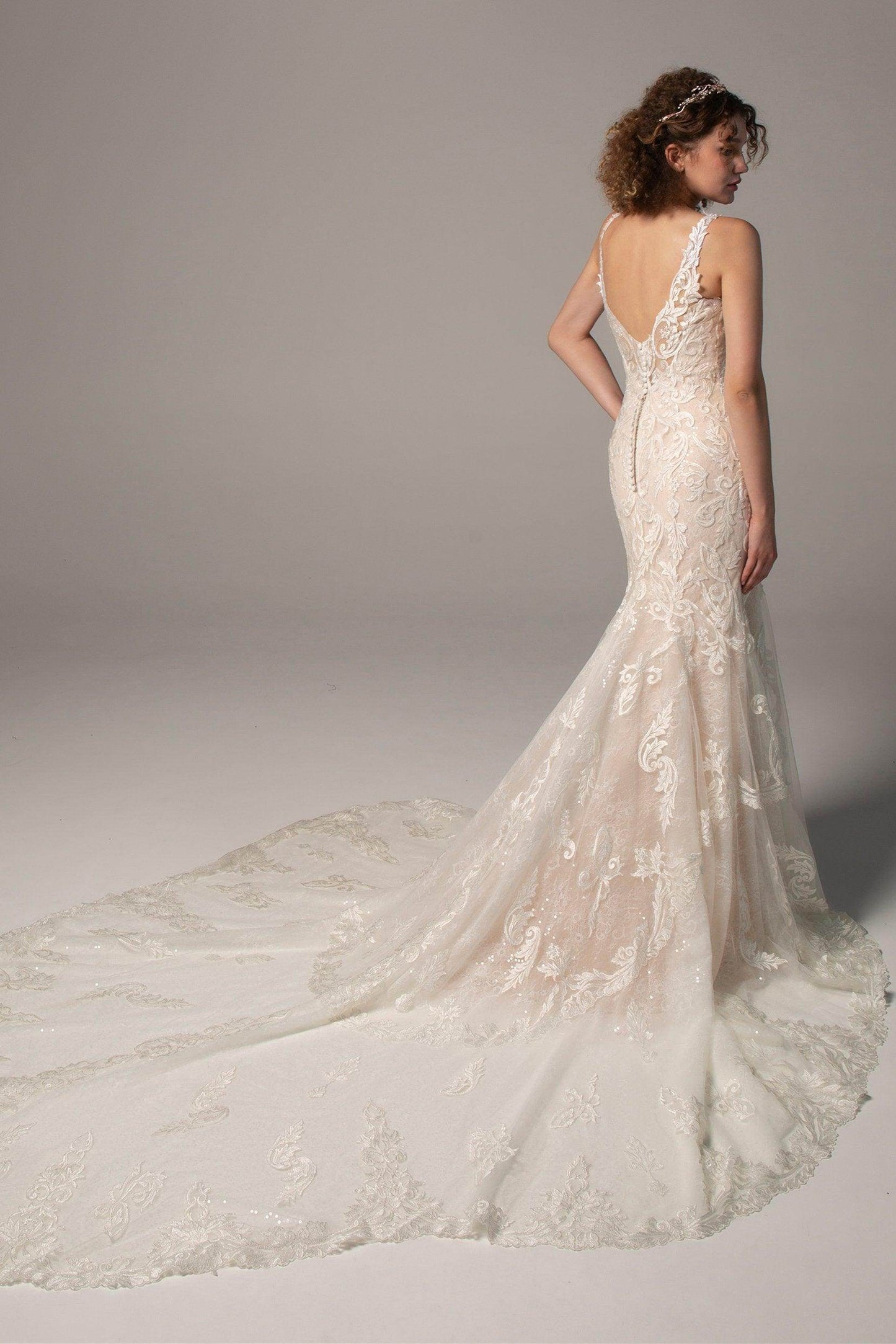 Trumpet-Mermaid Cathedral Train Tulle Wedding Dress CW2375 - COCOMELODY