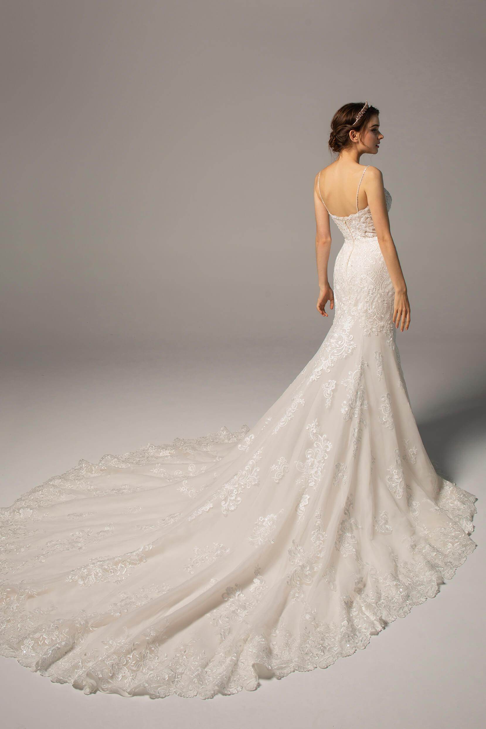 Trumpet-Mermaid Cathedral Train Tulle Wedding Dress CW2376 - COCOMELODY