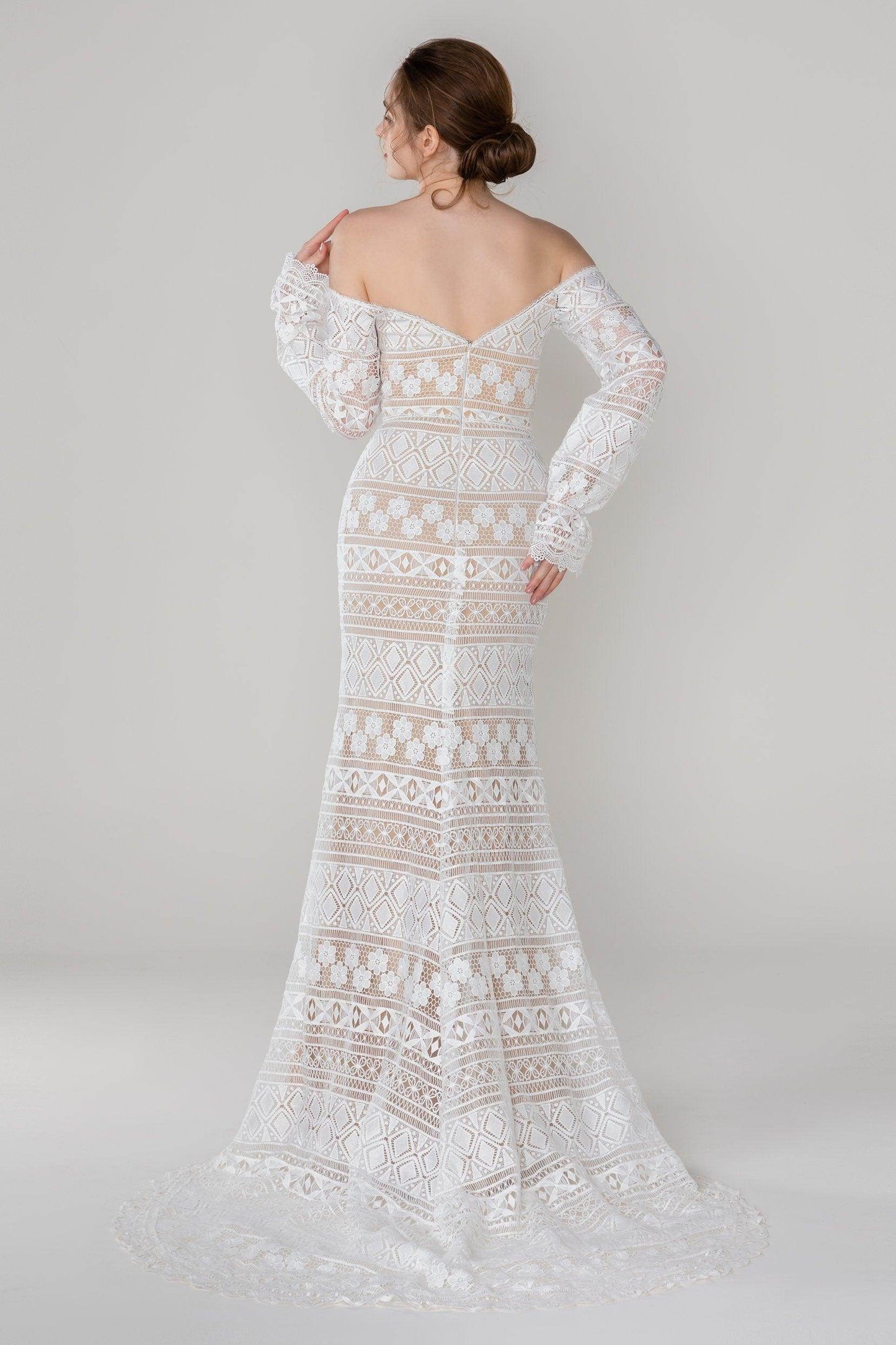 Trumpet-Mermaid Court Train Lace Wedding Dress CW2530 - COCOMELODY