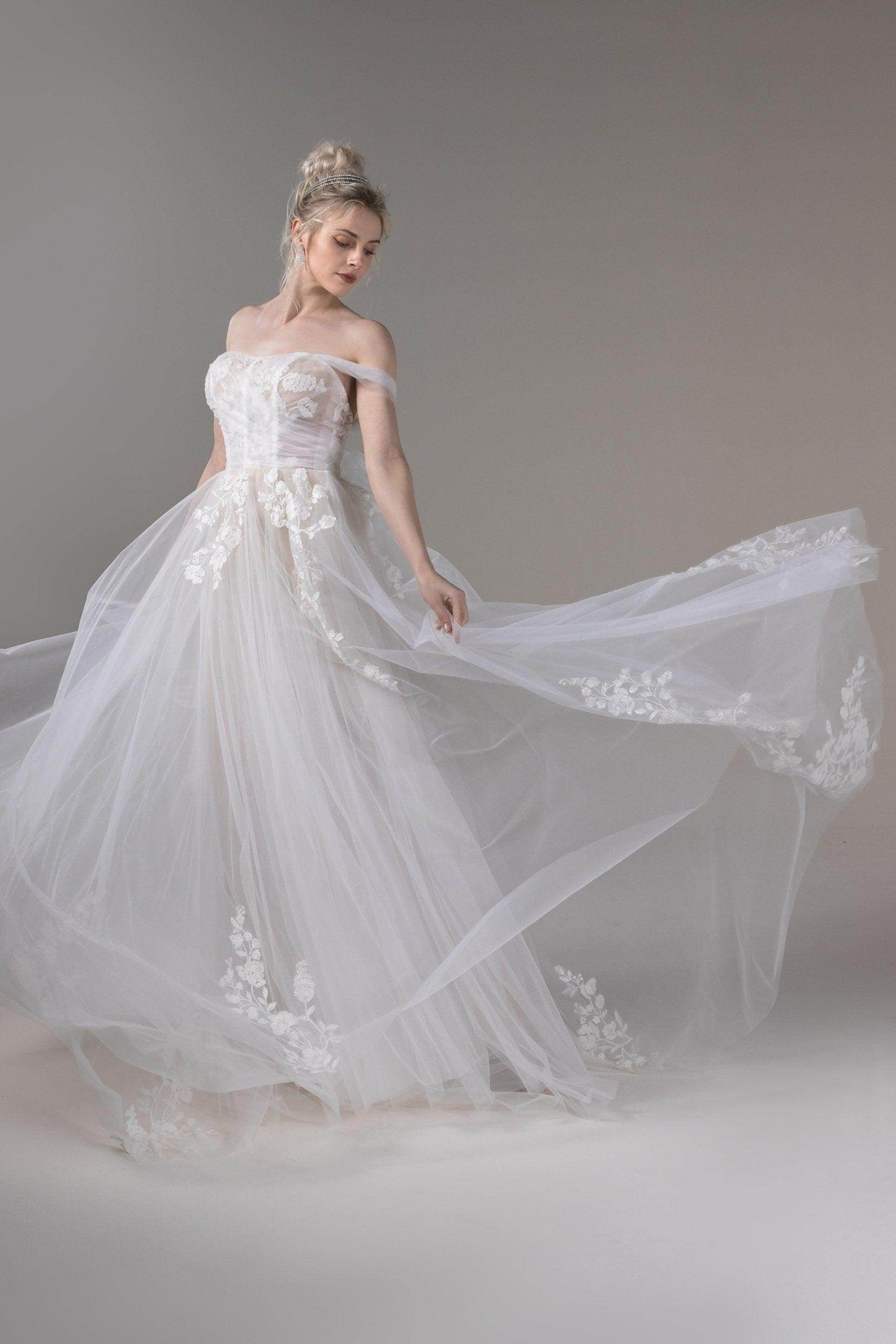 A-Line Court Train Lace Tulle Wedding Dress CW2651 - COCOMELODY