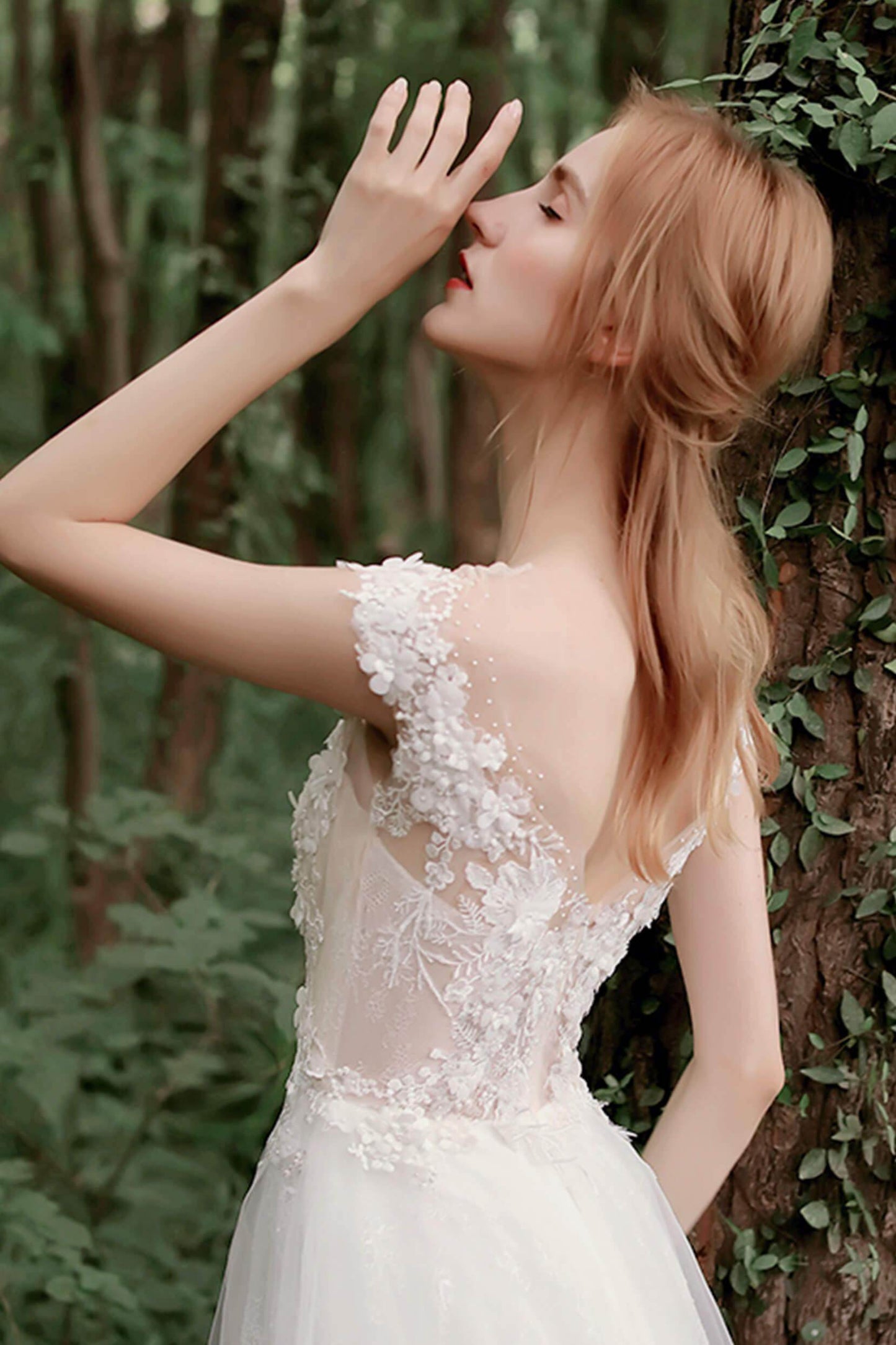 A-Line Sweep-Brush Train Lace Tulle Wedding Dress CW2727 - COCOMELODY