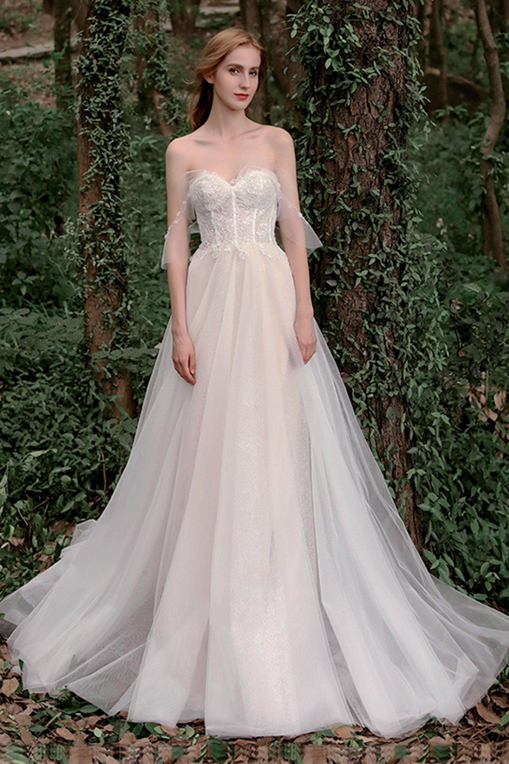 A-Line Sweep-Brush Train Lace Tulle Wedding Dress CW2759 - COCOMELODY