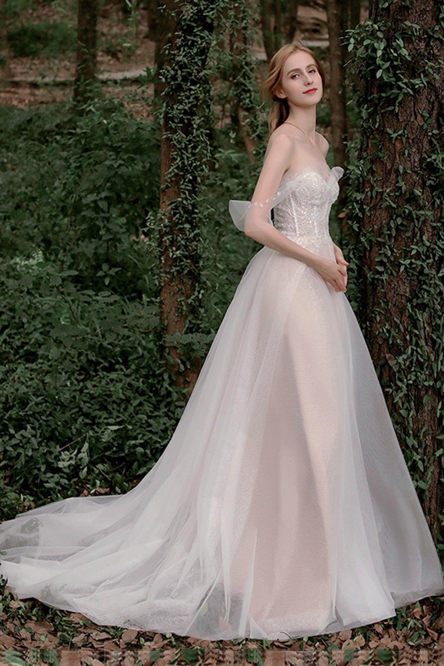 A-Line Sweep-Brush Train Lace Tulle Wedding Dress CW2759 - COCOMELODY