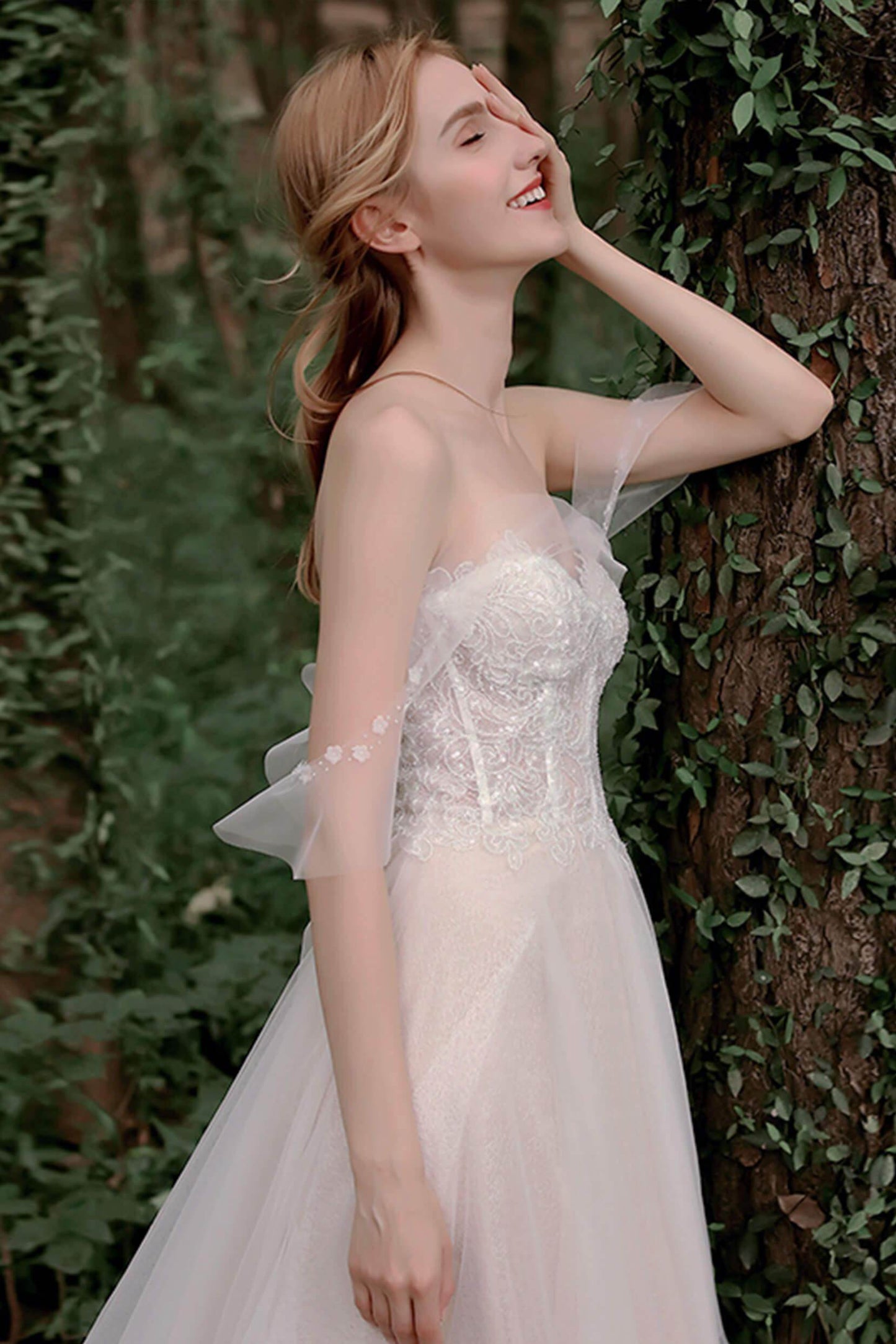 A-Line Sweep-Brush Train Lace Tulle Wedding Dress CW2759 - COCOMELODY