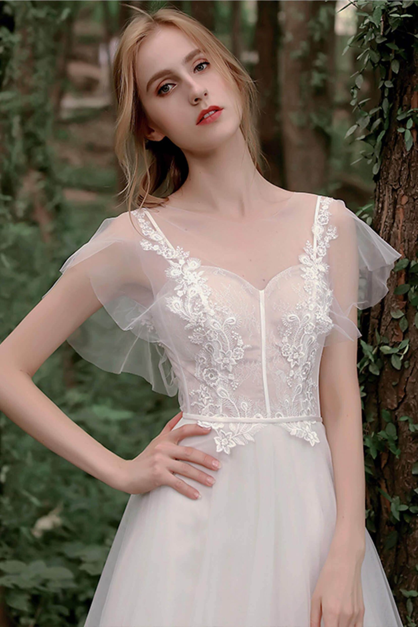 A-Line Sweep-Brush Train Lace Tulle Wedding Dress CW2761 - COCOMELODY