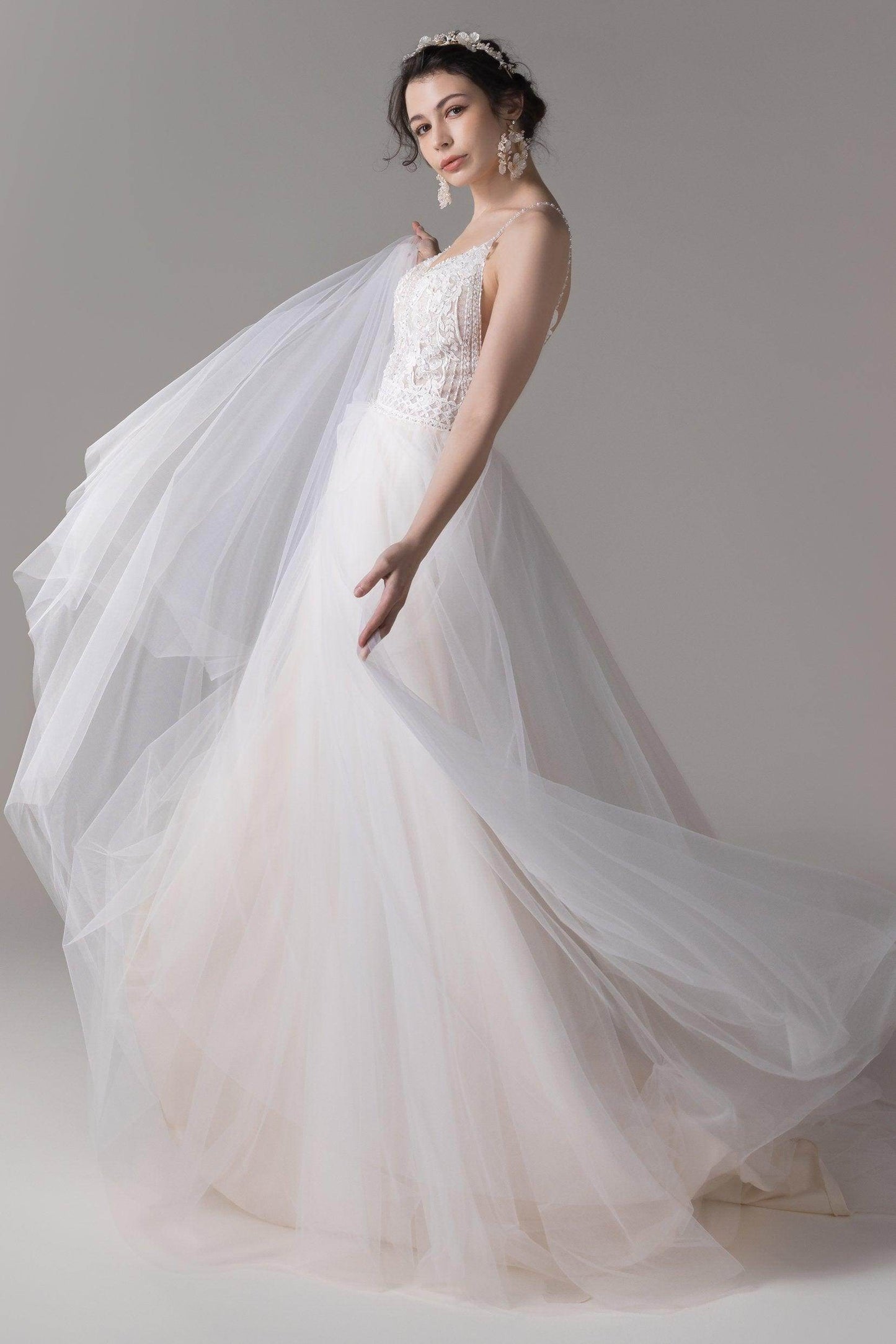 A-Line Court Train Lace Tulle Wedding Dress CW2785 - COCOMELODY
