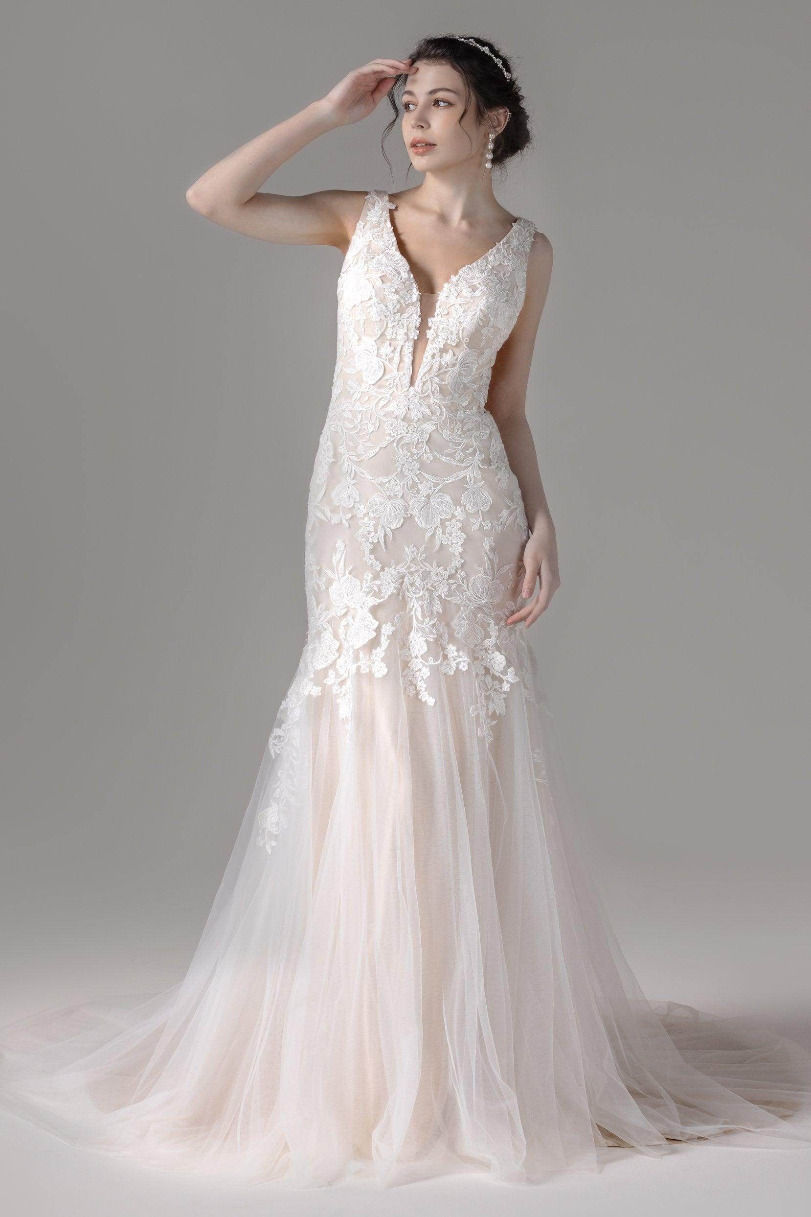 trumpet mermaid v neck court train tulle lace wedding dress Mermaid/Trumpet V-neck Long Sleeve Court Train Lace/Tulle Wedding Dress with Illusion Back and Bustle Style (7001959)