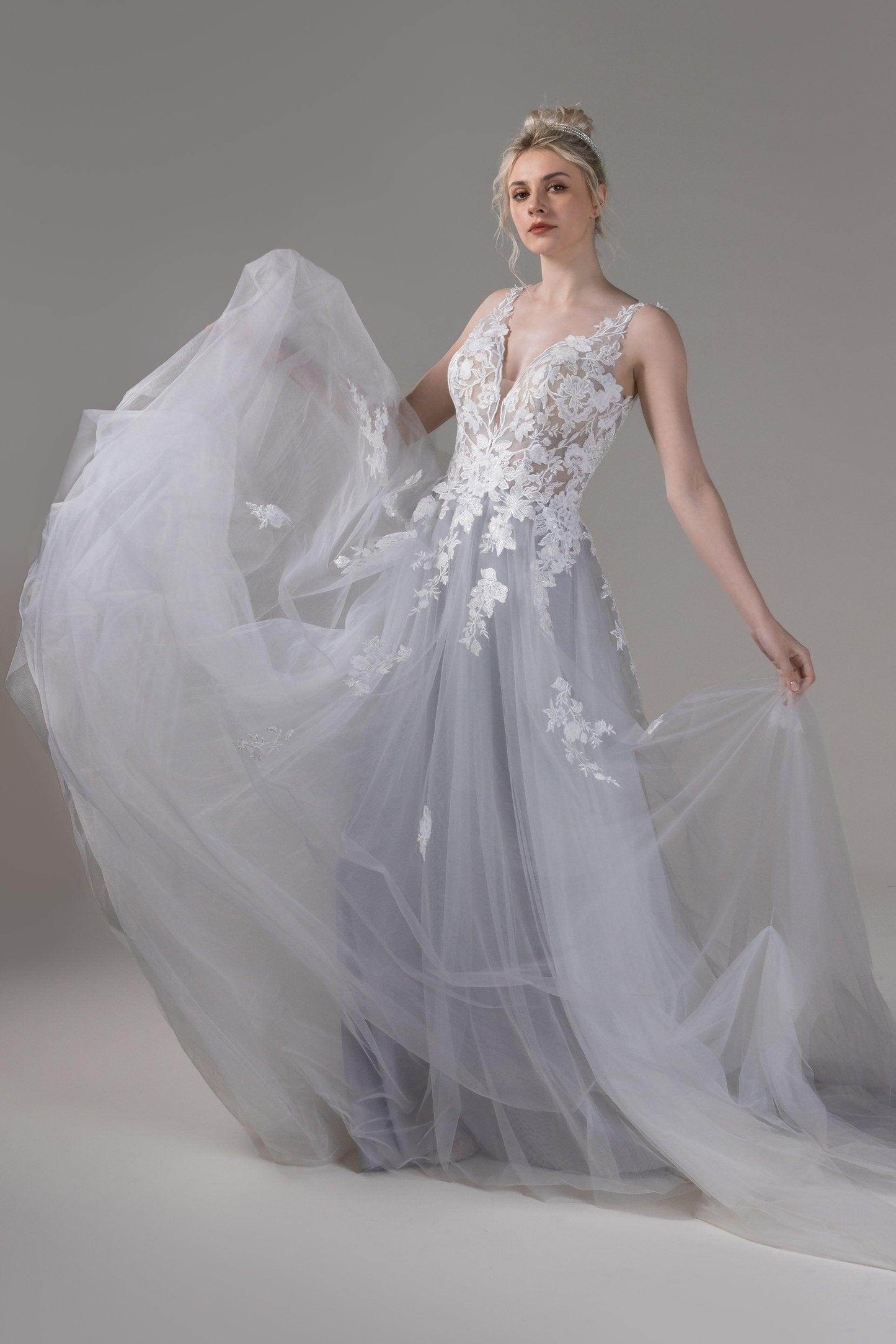 A-Line Chapel Train Lace Tulle Wedding Dress CW2806 - COCOMELODY