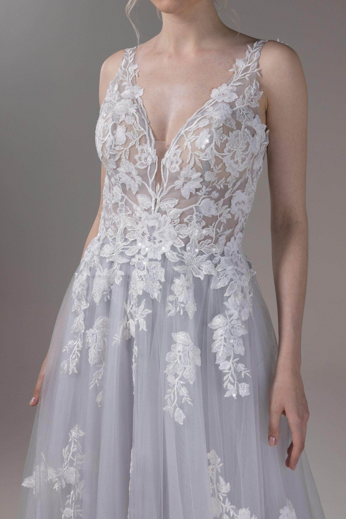 A-Line Chapel Train Lace Tulle Wedding Dress CW2806 - COCOMELODY