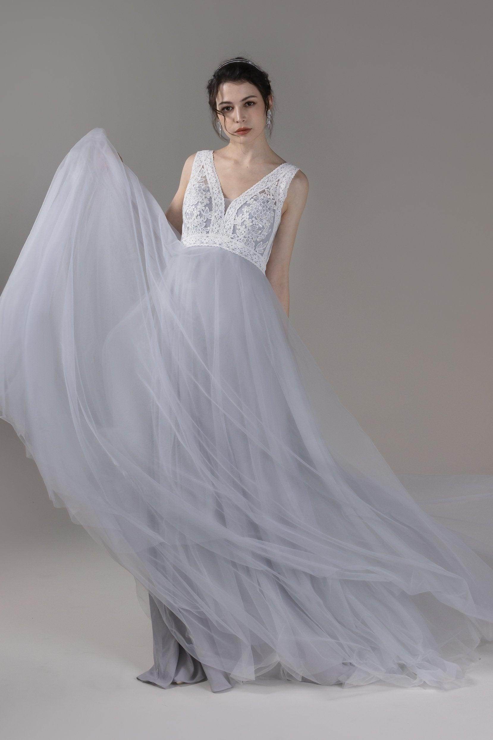 Classic A-line Tulle Wedding with Lace Appliques and pockets COCOMELODY
