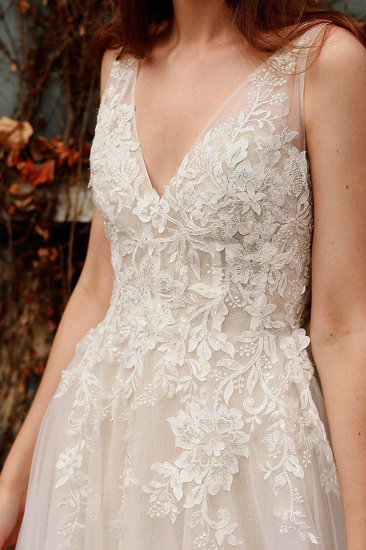 A-Line Sweep-Brush Train Tulle Wedding Dress CW3028 - COCOMELODY