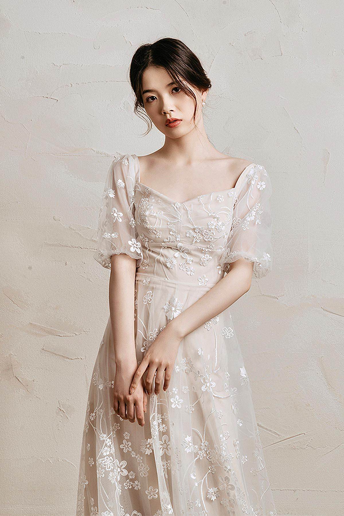 A-Line Sweep-Brush Train Lace Tulle Wedding Dress CW3034 - COCOMELODY